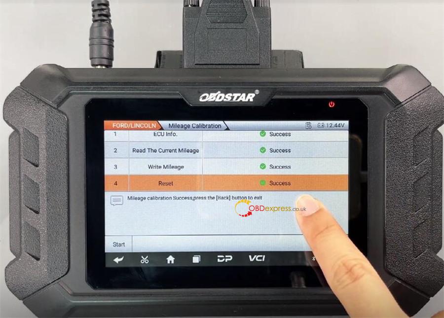 OBDSTAR ODOMaster Calibrate Mileage on Ford R7F701408 Dashboard